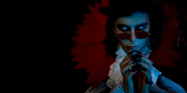 Populiarus Helovino išgąstis: balti kontaktiniai lęšiai