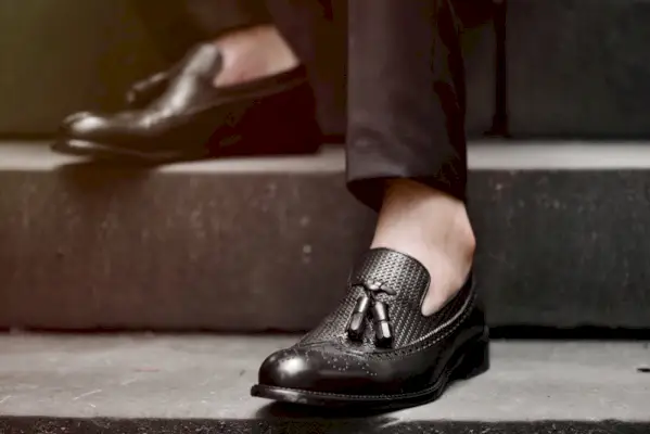 Moški črni usnjeni natikači čevlji