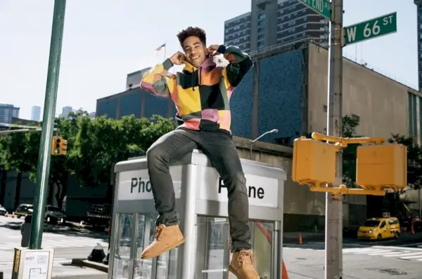 チャッカ ブーツ アウトフィット UGG Neumel KYLE ジーンズ パーカー