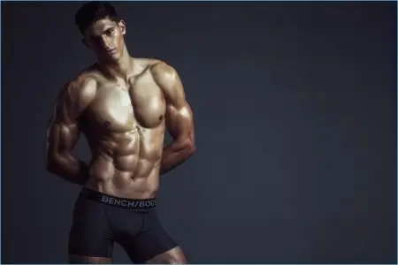 Trevora Sinjorino 2017. gada stenda apakšveļas fotosesija 001