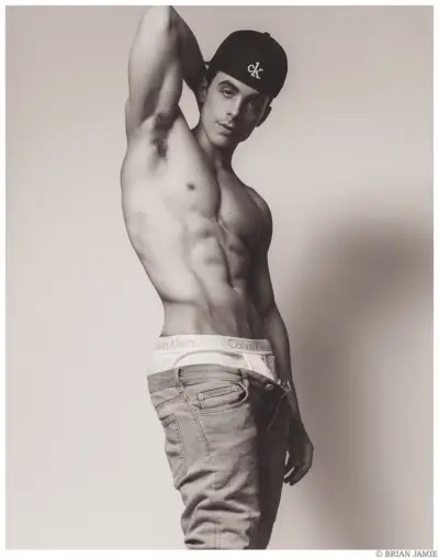 Patrick McGrath vysiela reklamy Marka Wahlberga Calvina Kleina z 90. rokov