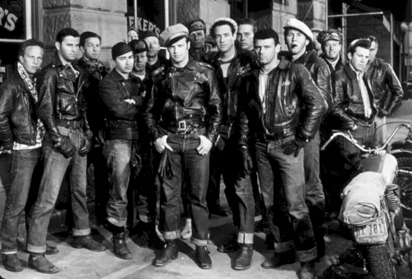 Skådespelarlegendaren Marlon Brando poserar på uppsättning av