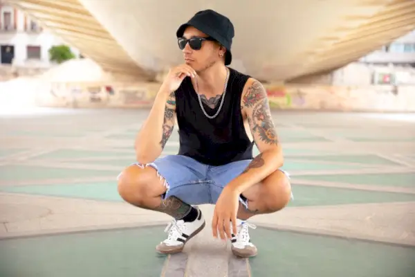 Hur man väljer en Tattoo Man Bucket Hat Denim Shorts
