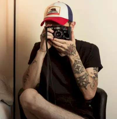 Et underarms kompas tatoveringsdesign symboliserer vejledning og eventyr.