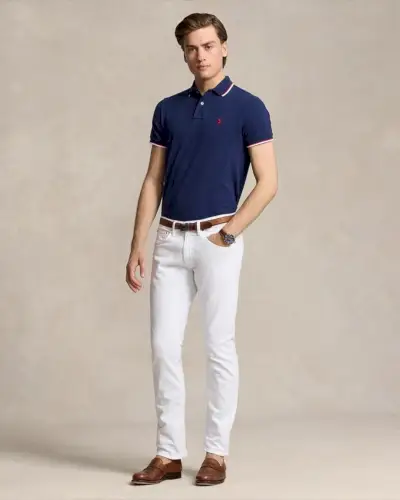 Poloshirt outfit Ivy League stijl heren witte jeans