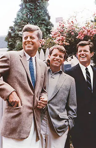 President John F. Kennedy, Robert, Ted Ivy League-stijl mannen