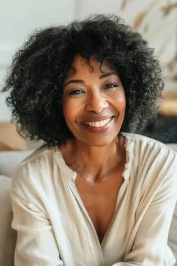 자연스러운 풀 컬 워시 앤 웨어 이발.