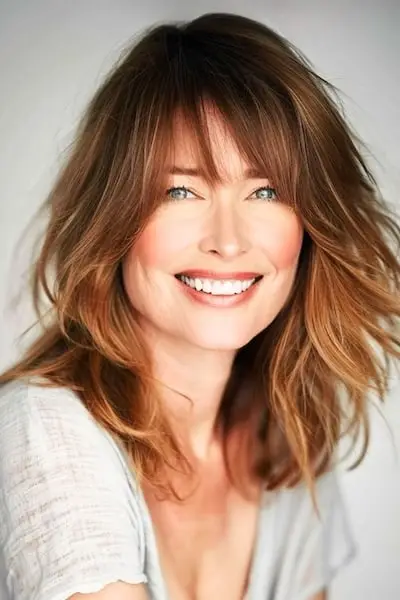 2024年に試すべき前髪のある40歳以上の女性のための33のモダンなヘアスタイル