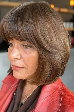 30 elegantních účesů pro ženy nad 50 let s kulatým obličejem