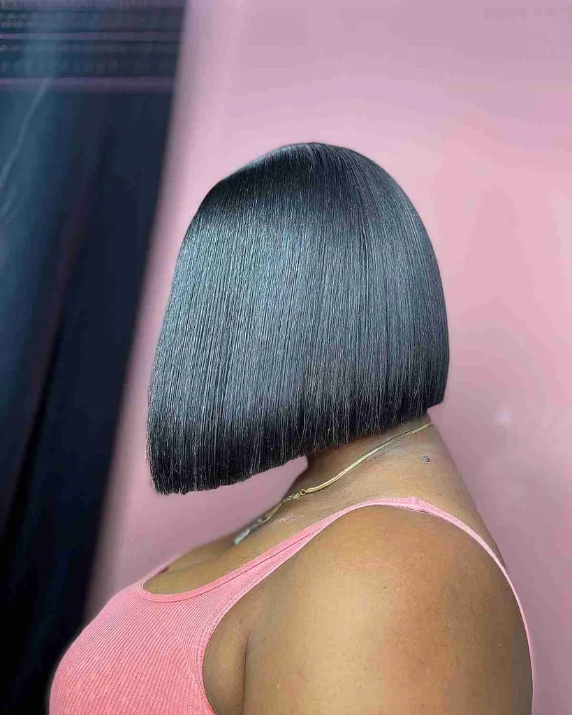 40세 이상 여성을 위한 기울어진 밥 헤어스타일' title=