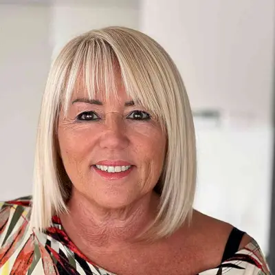 Chic Barbie Blonde Bob for Thin Haired Ladies Aged 50