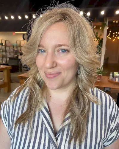 Side-Parted Shaggy Hair on Women in Their Forties