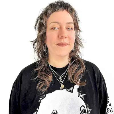 Chest-Length Thin Shag with Flicked Layers for 40-Year-Old Ladies with Long Faces