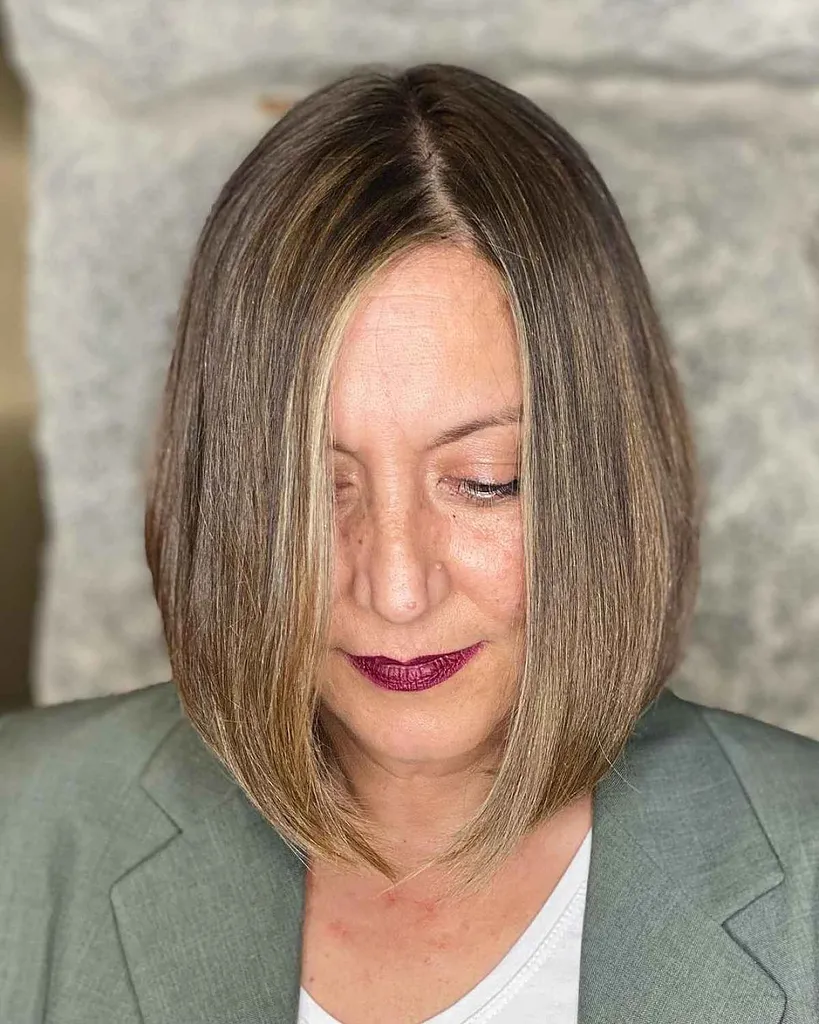 Marrone freddo con sottili riflessi sui soldi' title=