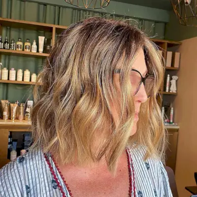 Shoulder-Length Bob on Wavy Hair for a Lady Over Forty