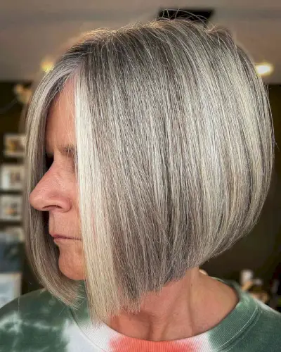 Inverted Bob with a Money Piece