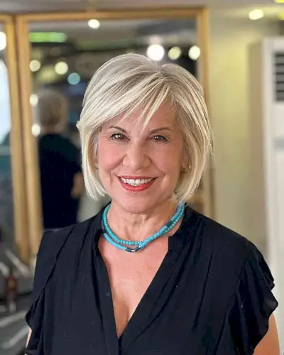 Short Piecey Blonde Side-Parted Bob Hairstyle for 60-year-olds