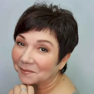 Straightforward Short Crop