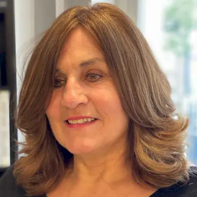 Stylish Medium-Length Bob with Soft Layers