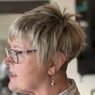 שבילים שנשים מבוגרות עשויות להיות נוטות עם אחד עשר חתכים