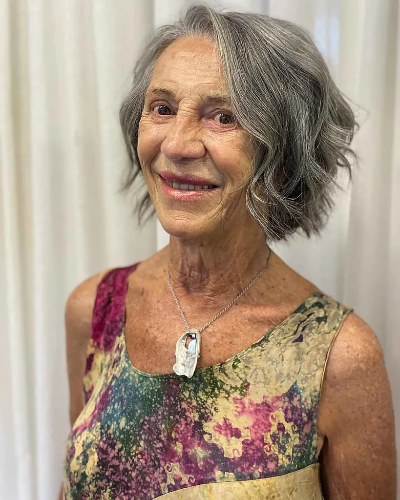 22 drsných účesů pro ženy nad 70 let s Sass' title=