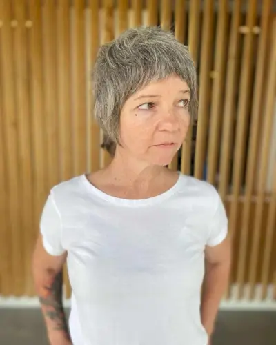 Shaggy cut for grey-haired women