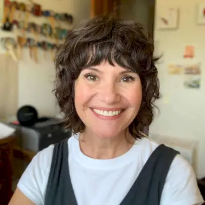 Neck-length shag for older ladies