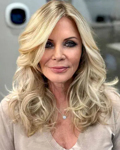 Medium-Length Gorgeously Curled Ends for Ladies 50 and Up