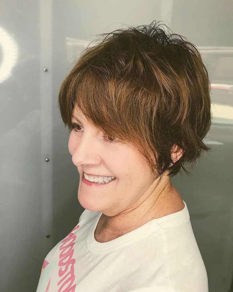 60세 이상 여성을 위한 짧은 섀기 픽시' title=