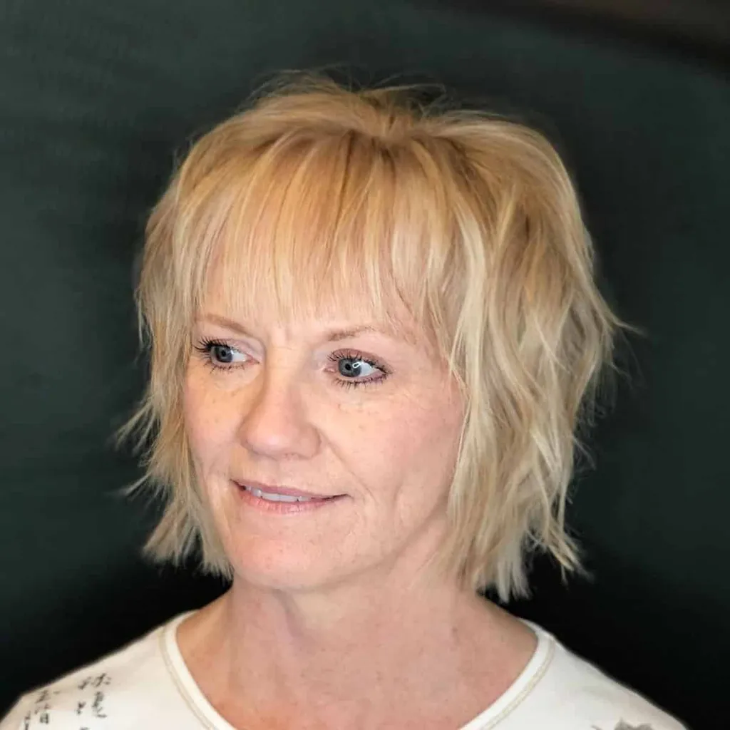 60대 여성 턱길이 섀기컷' title=