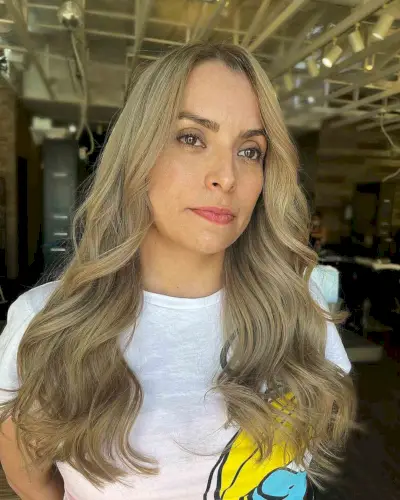 Long Blonde Wavy Hair for Ladies Over Forty