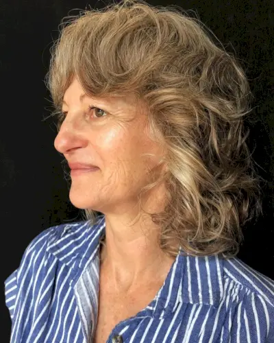 Voluminous Wavy Hairstyle with Feathered Layers