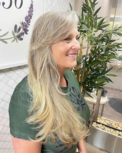 28 moderne Frisurwelpen mit einem Rand für Frauen von über 50 Jahren