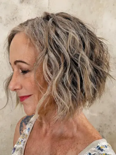 Wavy Bob Hairstyle for Women 60