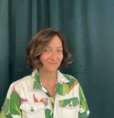 Side-Parted Fluffy Layered Bob for Women Over 40