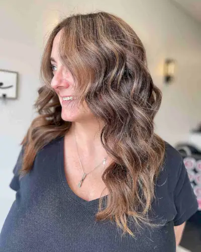Beach Wavy Brown Hair with Subtle Highlights for a Woman Over 40 Years Old