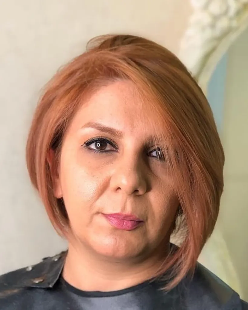 leņķisks bobs vecākām sievietēm ar apaļām sejām' title=