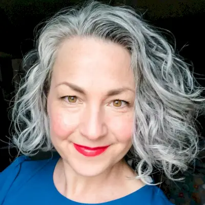 medium-length silver wavy bob hairstyle