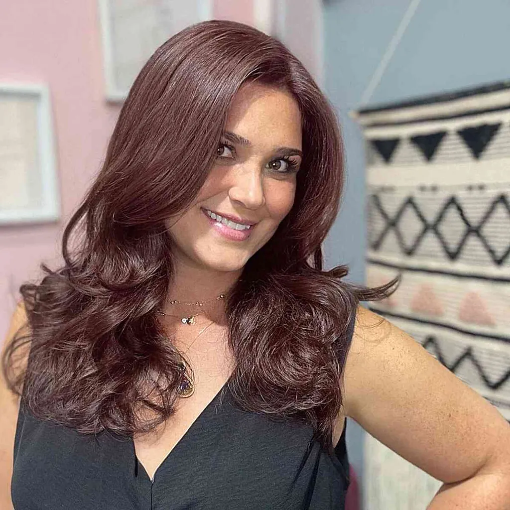 Høst mellomlangt dypt kirsebærrødt hår for damer over 40 år' title=