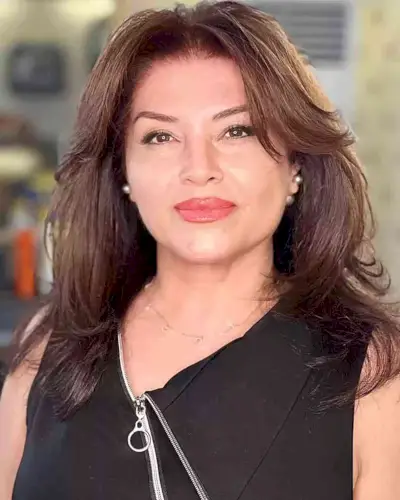 Medium-Length Brunette Straight Hairstyle for 40-Year-Olds