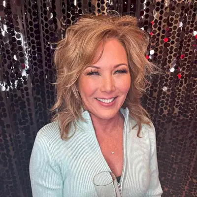 Mid-Length Textured Hair for Women Aged 40 and Over