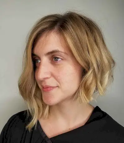 Chic Collarbone-Length Asymmetrical Cut