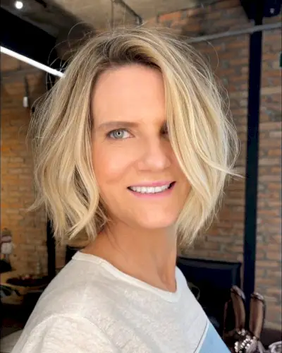 Messy Bob Cut for Over 40 Women with Fine Hair