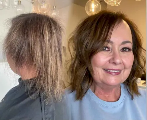 18 Bobs de Marvelles em camadas de tamanho médio para mulheres com mais de 60 anos