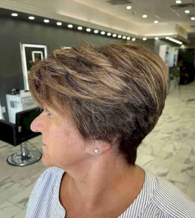 Ear-Length Brunette Haircut with Blonde Highlights for Older Ladies