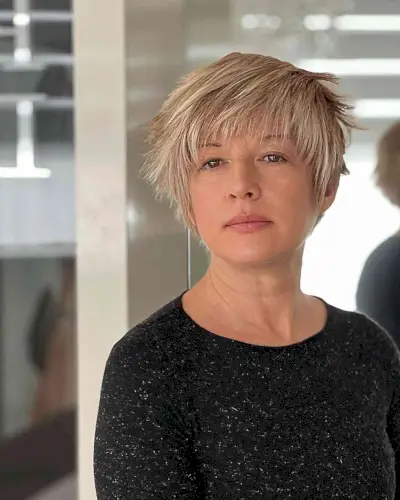 Short Messy and Choppy Straight Hair for Old Women with a square face