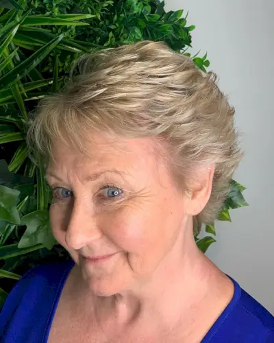 The choppy feathered cut for 50+ senior women