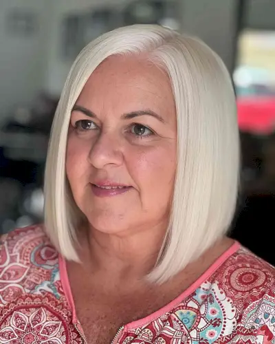 Elegant Slob Haircut for 50-Year-olds with a Round Face
