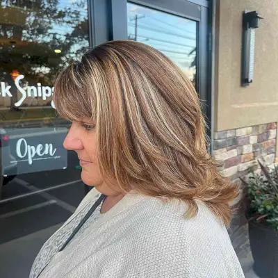 Feathered Mid-Length Hair with Bangs for Overweight Older Ladies Aged 50