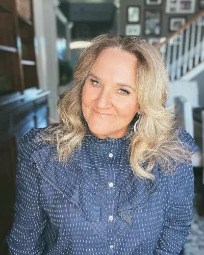 Hairstyle for overweight women over 50 with Wavy Hair